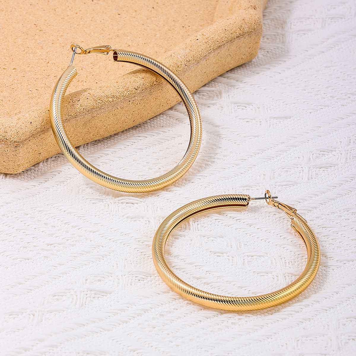 1 Pair Classic Style Geometric Alloy Hoop Earrings display picture 2
