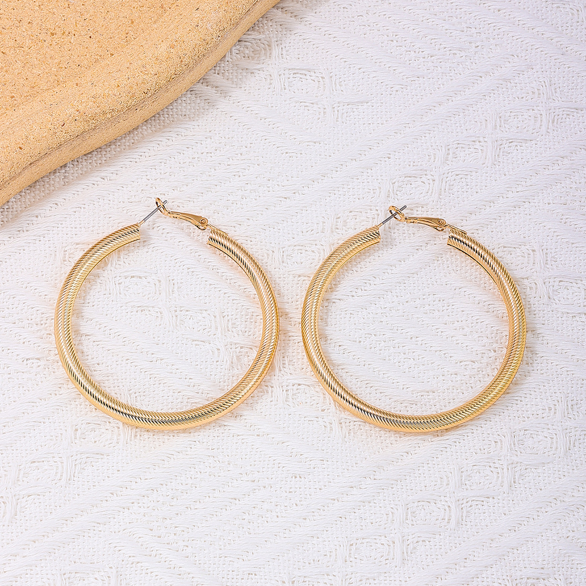 1 Pair Classic Style Geometric Alloy Hoop Earrings display picture 3