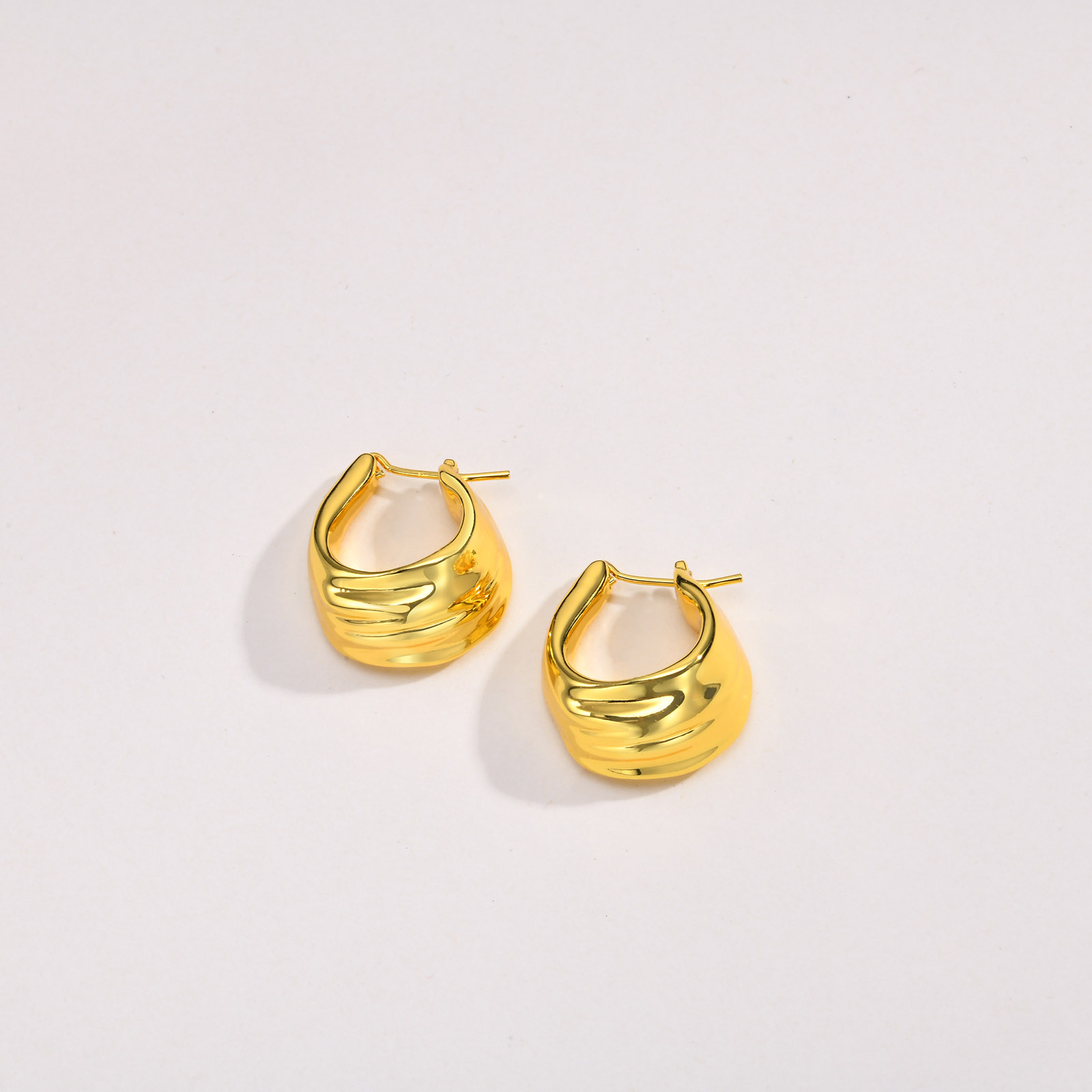 1 Pair Simple Style Solid Color Frill Brass Gold Plated Earrings display picture 2