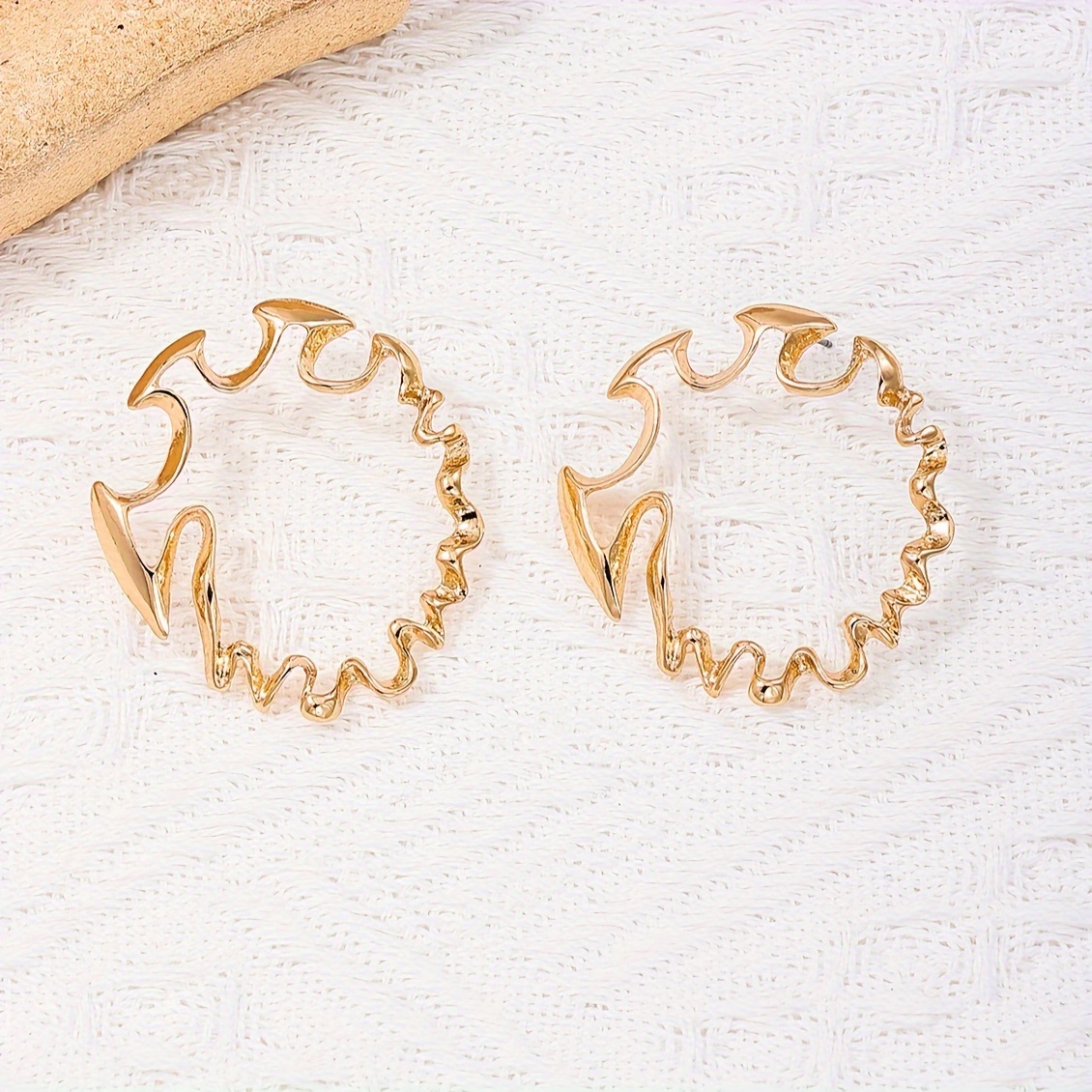 1 Pair Simple Style Irregular Alloy Ear Studs display picture 1