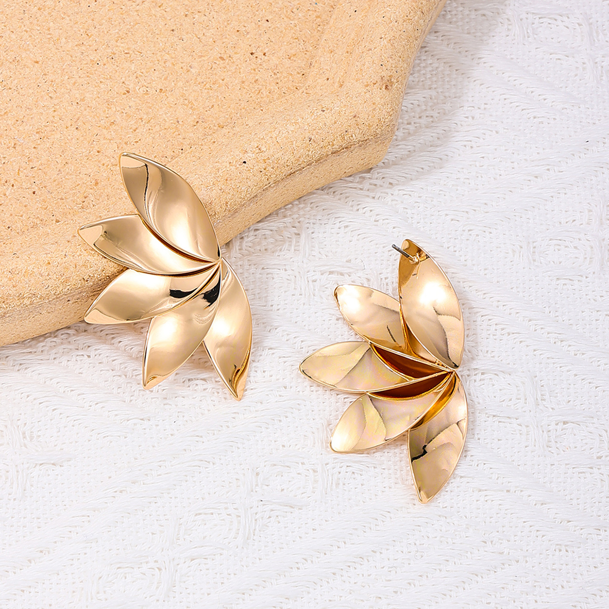1 Pair Sweet Simple Style Flower Asymmetrical Alloy Ear Studs display picture 3