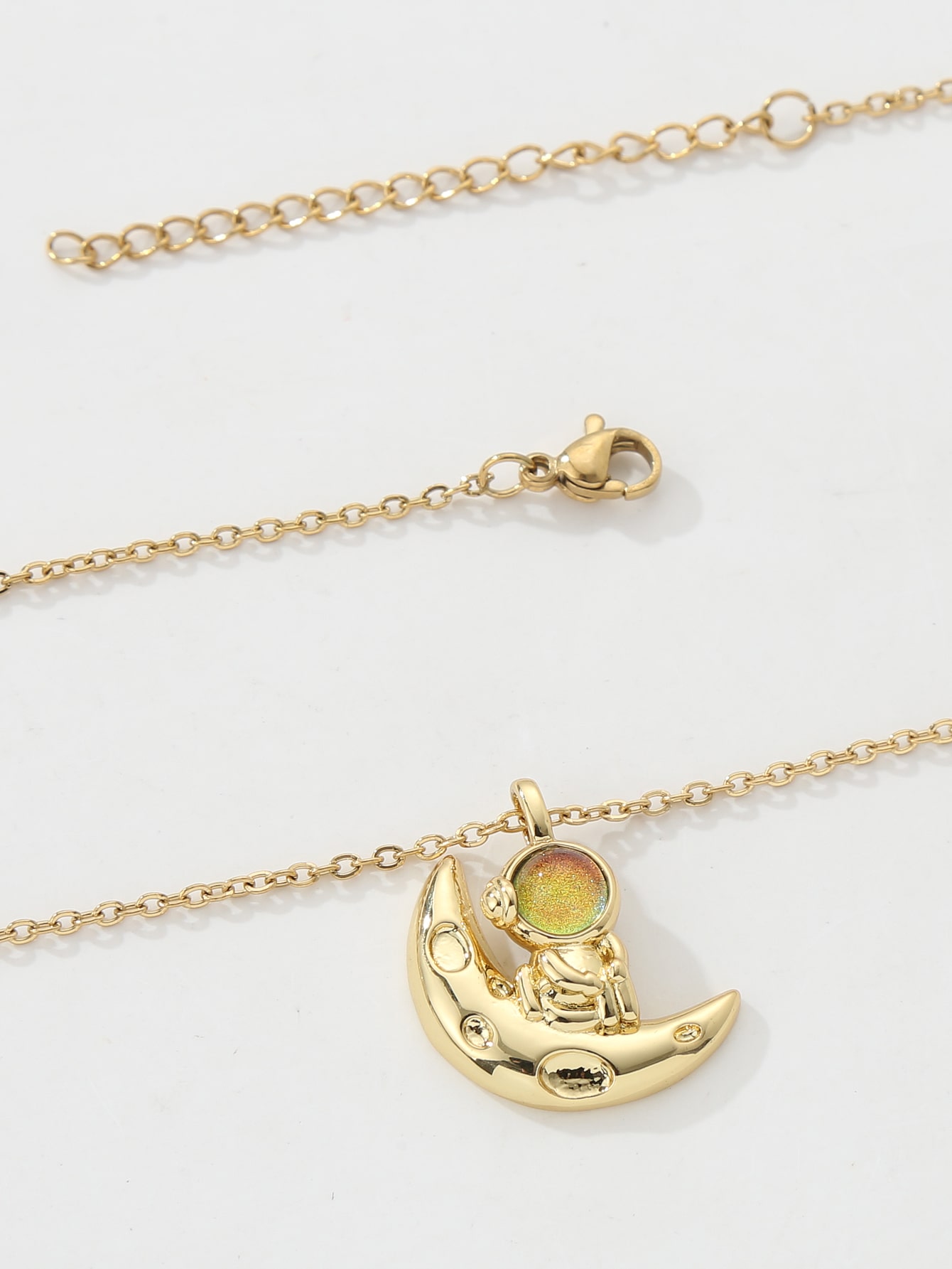 Copper 18K Gold Plated IG Style Astronaut Moon Inlay Zircon Pendant Necklace display picture 11
