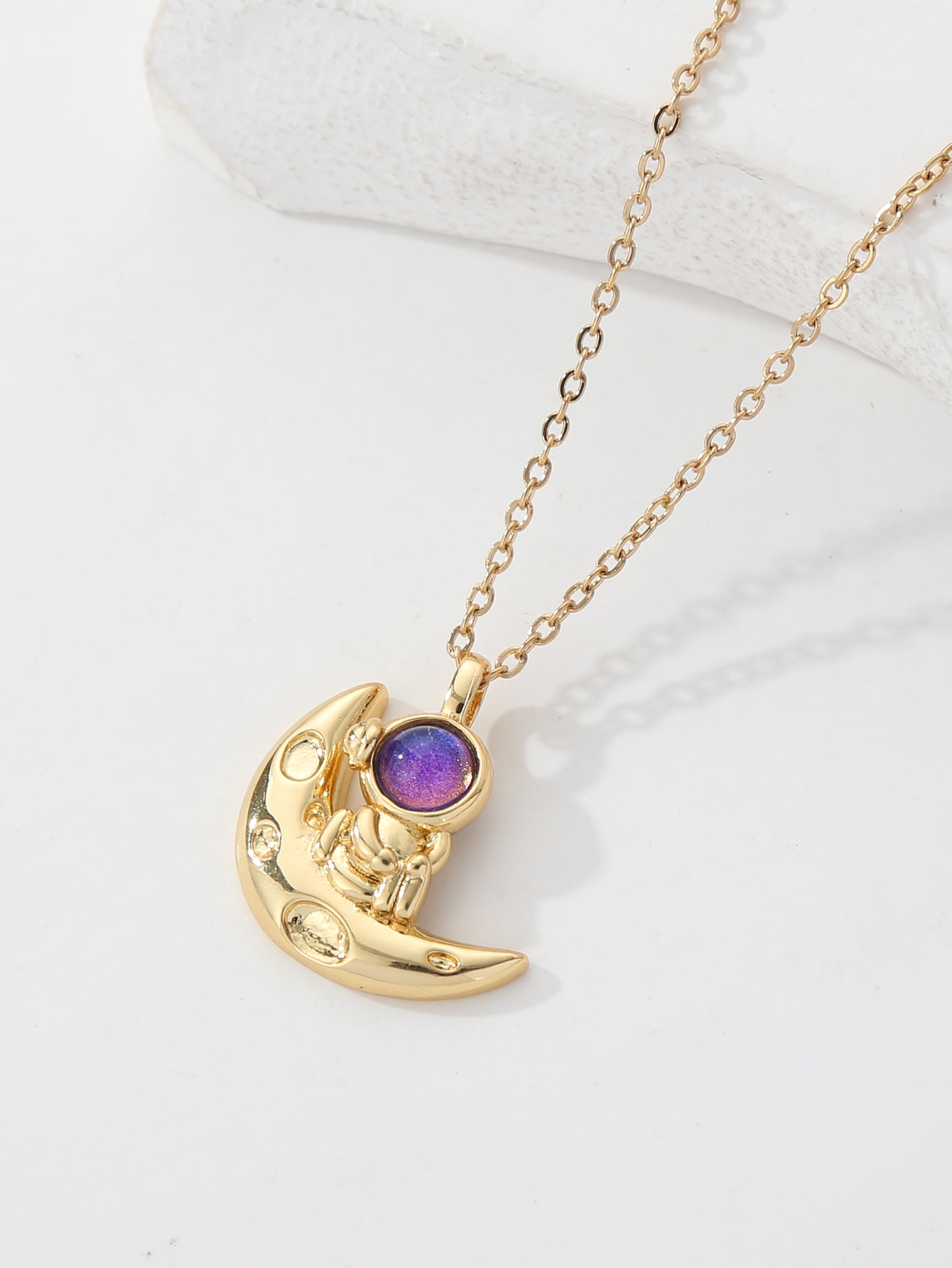 Copper 18K Gold Plated IG Style Astronaut Moon Inlay Zircon Pendant Necklace display picture 4