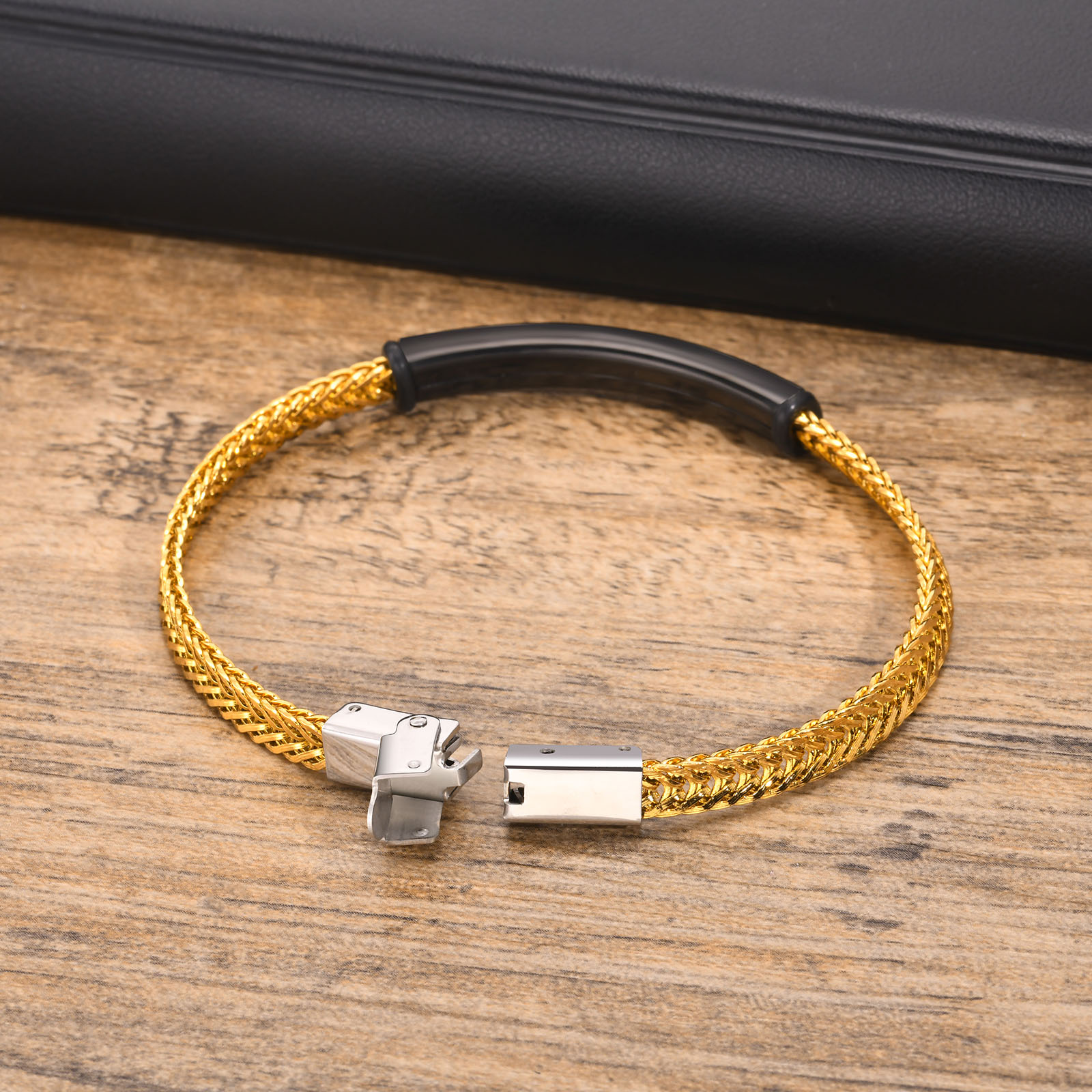201 Stainless Steel 18K Gold Plated Simple Style Commute Plating Solid Color ID Bracelet display picture 11