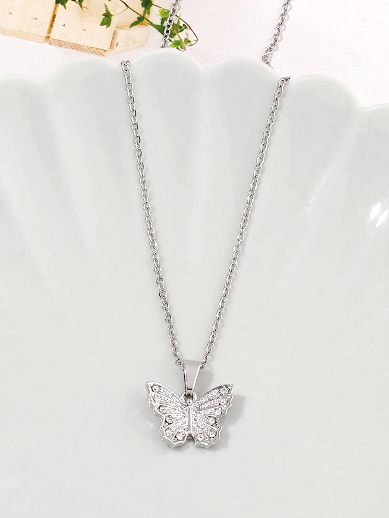 Simple Style Shiny Butterfly Alloy Inlay Zircon Silver Plated Women's Pendant Necklace display picture 7