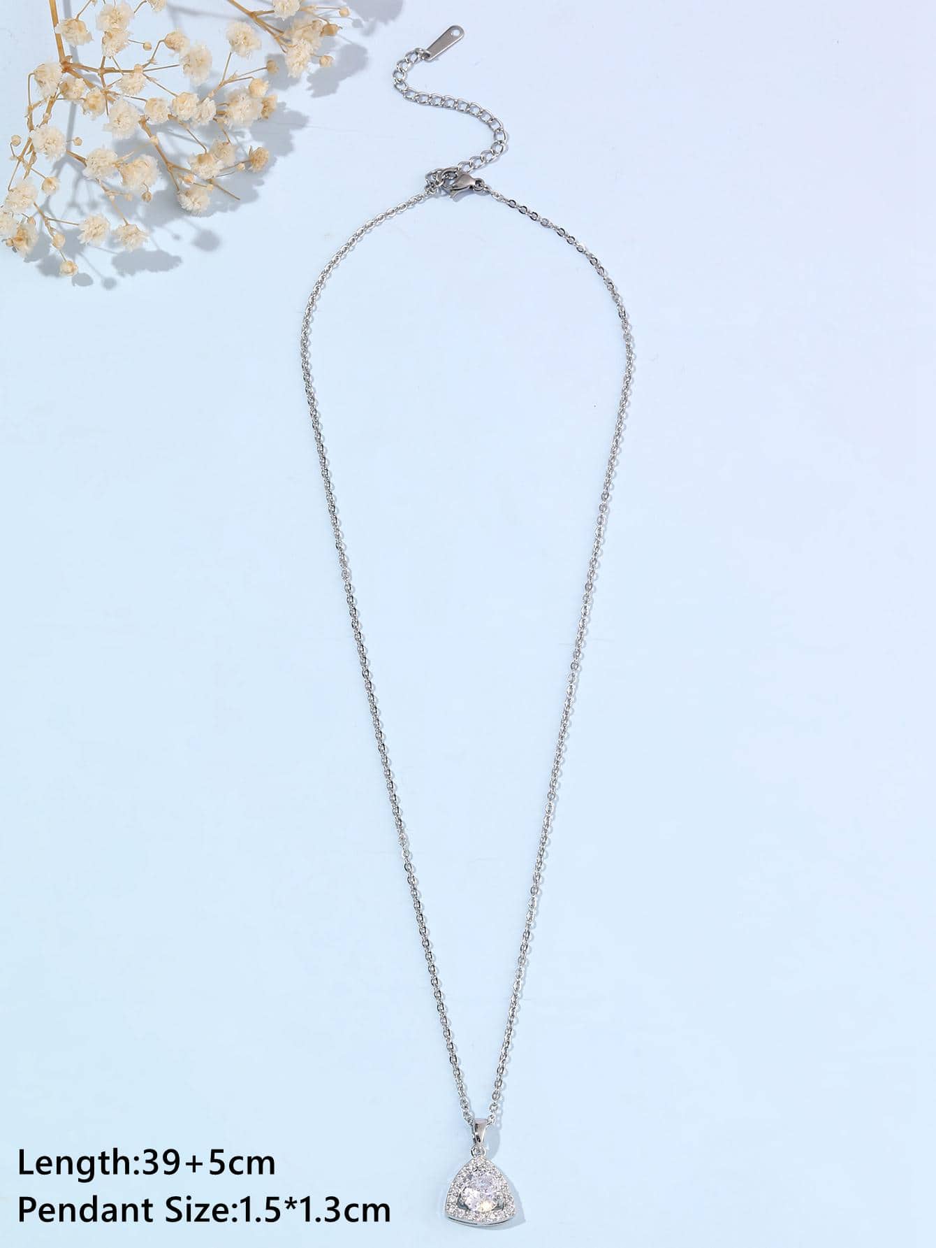 Simple Style Shiny Triangle Alloy Inlay Zircon Silver Plated Women's Pendant Necklace display picture 5