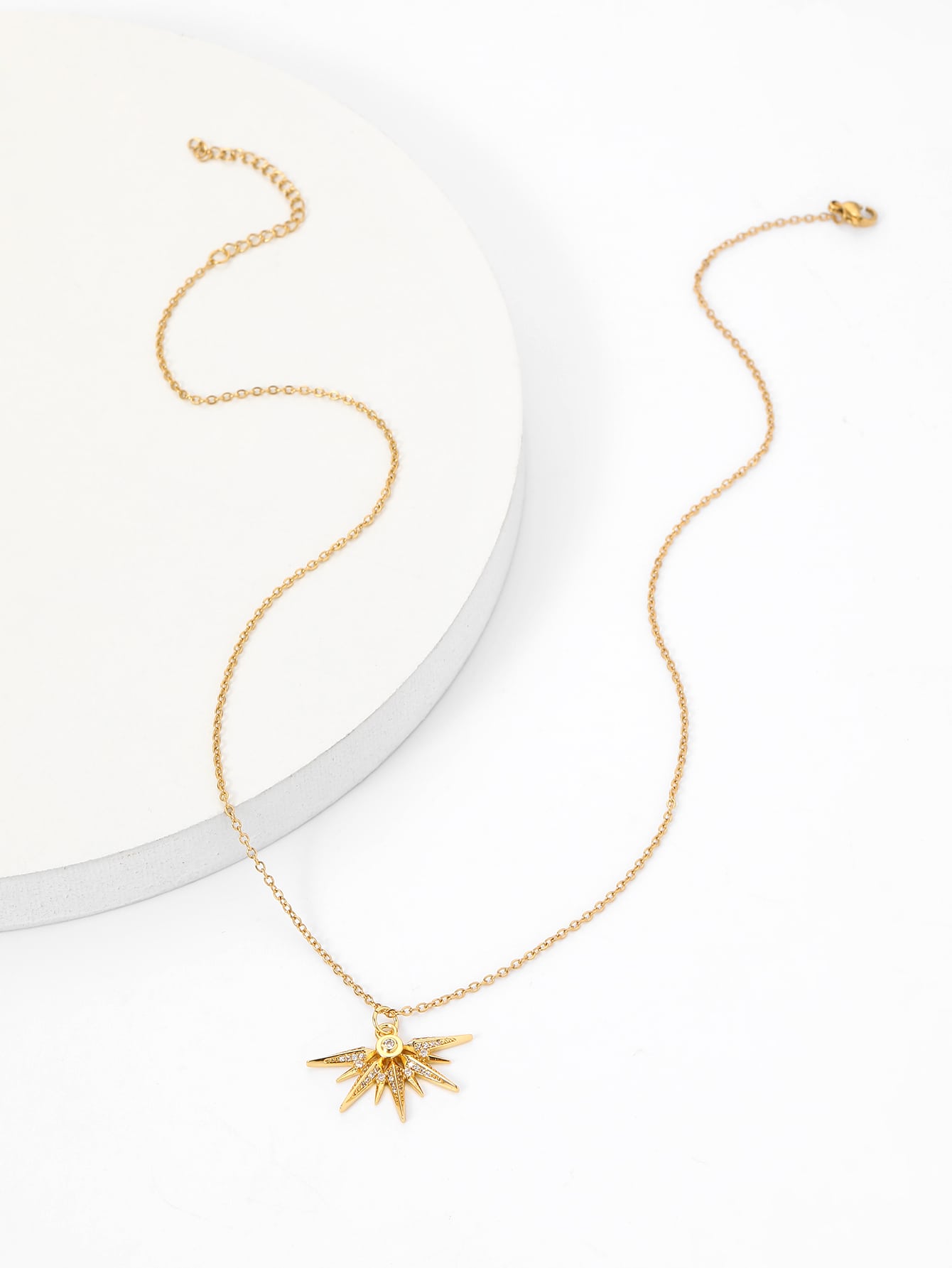 Kupfer 18 Karat Vergoldet Einfacher Stil U-Form Sonne Schmetterling Inlay Zirkon Halskette Mit Anhänger display picture 4