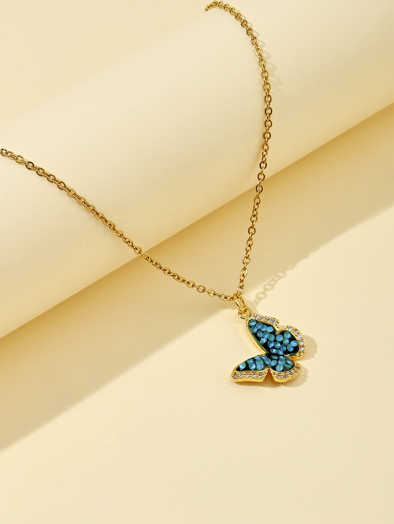 Kupfer 18 Karat Vergoldet Einfacher Stil U-Form Sonne Schmetterling Inlay Zirkon Halskette Mit Anhänger display picture 8