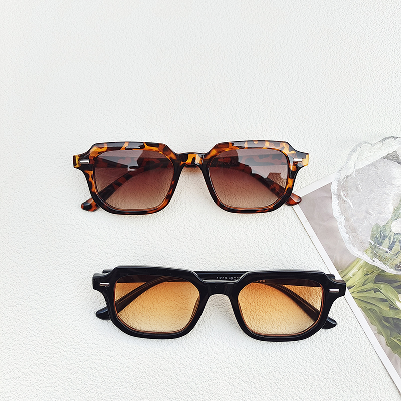 Streetwear Solid Color Pc Resin Square Full Frame Women's Sunglasses display picture 4
