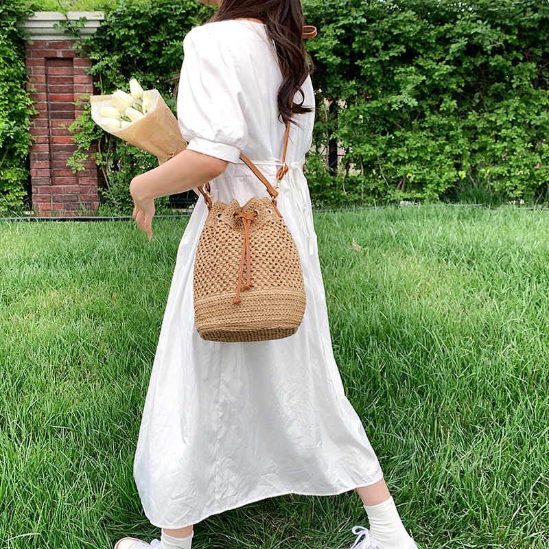 Women's Straw Solid Color Classic Style String Handbag display picture 5