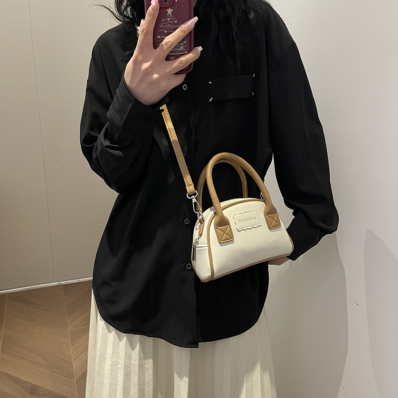 Women's Pu Leather Color Block Streetwear Sewing Thread Zipper Handbag display picture 1