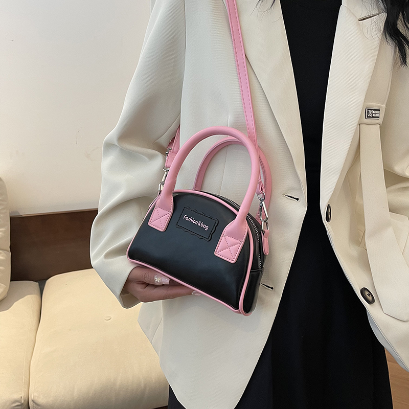 Women's Pu Leather Color Block Streetwear Sewing Thread Zipper Handbag display picture 3