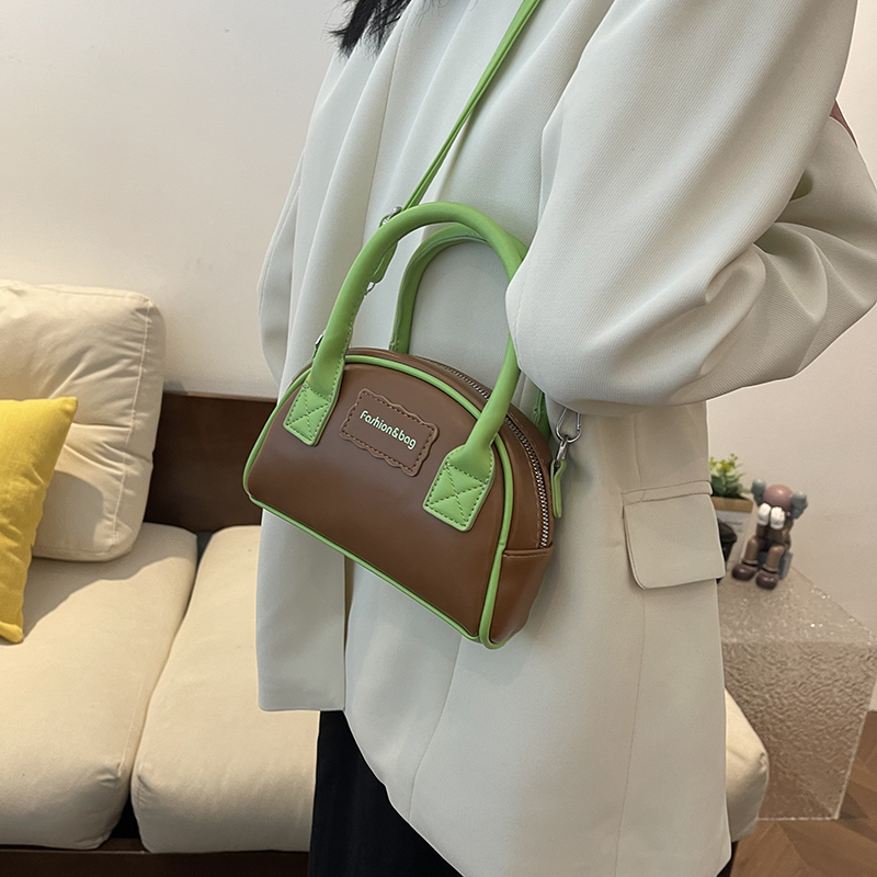 Women's Pu Leather Color Block Streetwear Sewing Thread Zipper Handbag display picture 11