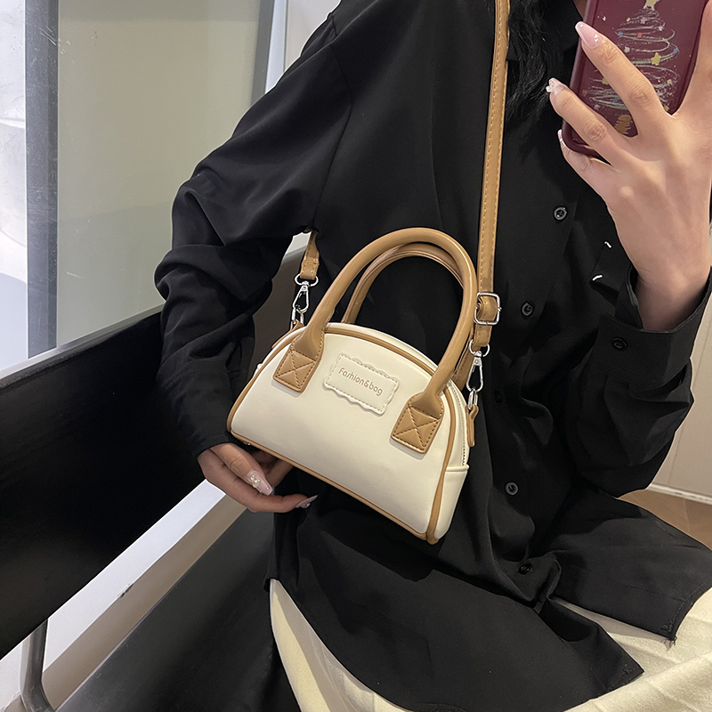 Women's Pu Leather Color Block Streetwear Sewing Thread Zipper Handbag display picture 12