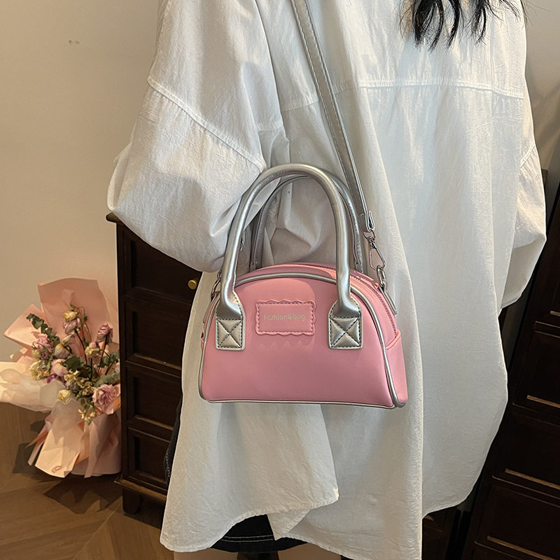 Women's Pu Leather Color Block Streetwear Sewing Thread Zipper Handbag display picture 16