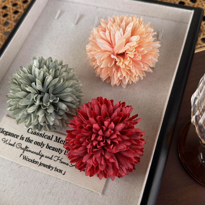 Women's Casual Simple Style Flower Cloth Hair Clip display picture 9