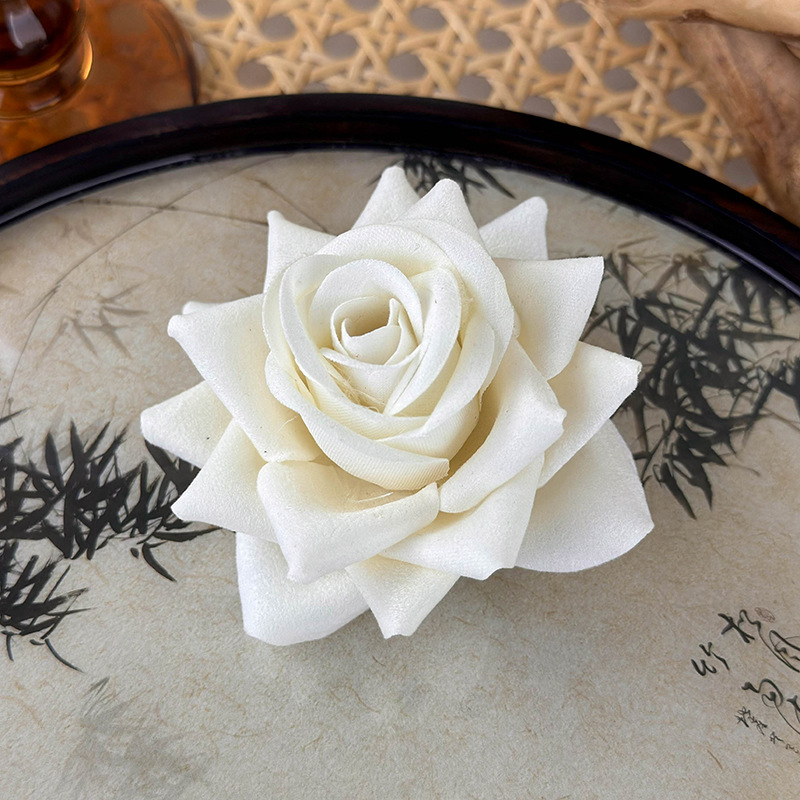 Women's Elegant Simple Style Flower Cloth Hair Clip display picture 1