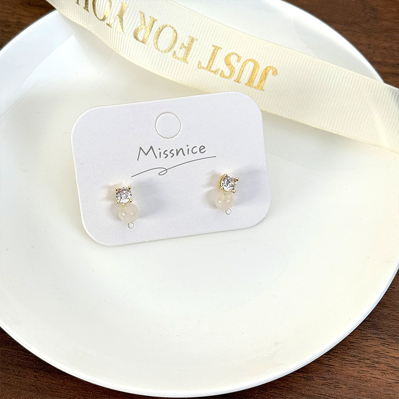 1 Pair Simple Style Geometric Plating Inlay Alloy Copper Zircon Ear Studs display picture 19