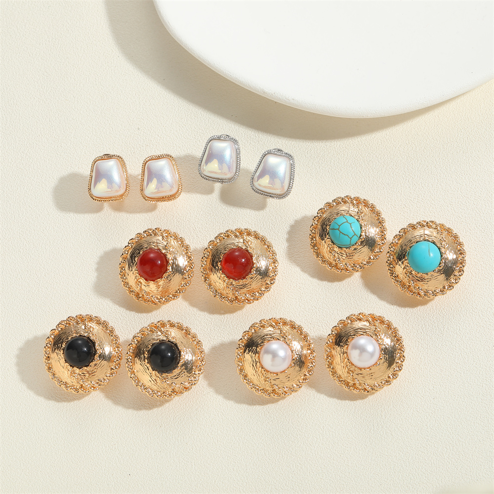 1 Pair Vintage Style Simple Style Commute Geometric Round Inlay Copper Turquoise Pearl 14K Gold Plated Ear Studs display picture 2