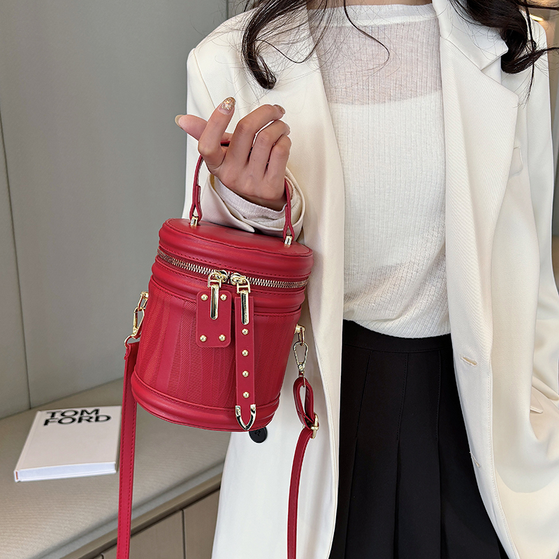 Women's Pu Leather Color Block Classic Style Sewing Thread Zipper Crossbody Bag display picture 9