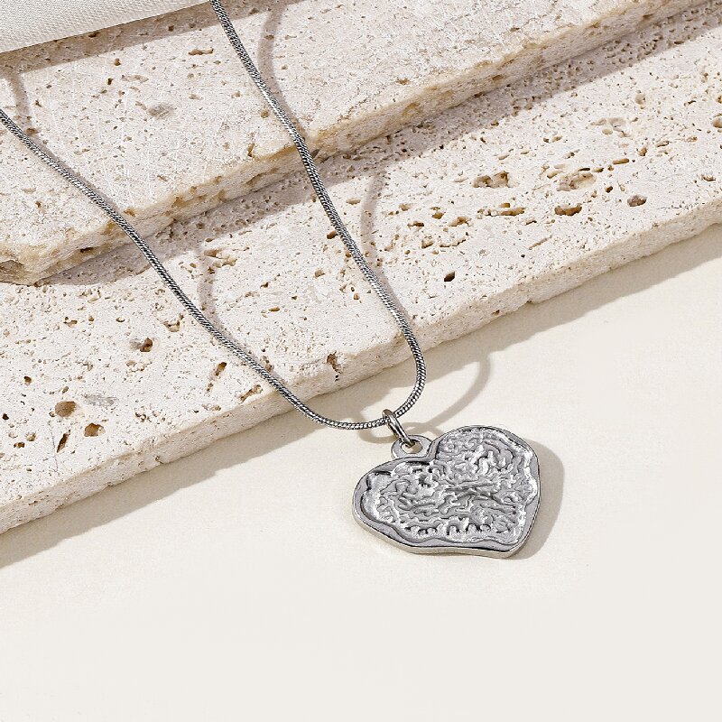 Stainless Steel Simple Style Heart Shape Solid Color Charm Pendant Necklace display picture 7