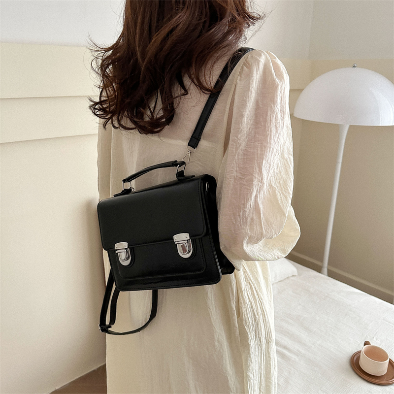 Women's Pu Leather Solid Color Classic Style Flip Cover Fashion Backpack display picture 1