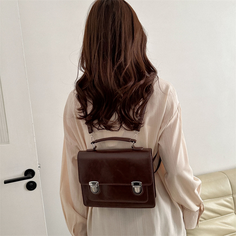 Women's Pu Leather Solid Color Classic Style Flip Cover Fashion Backpack display picture 7
