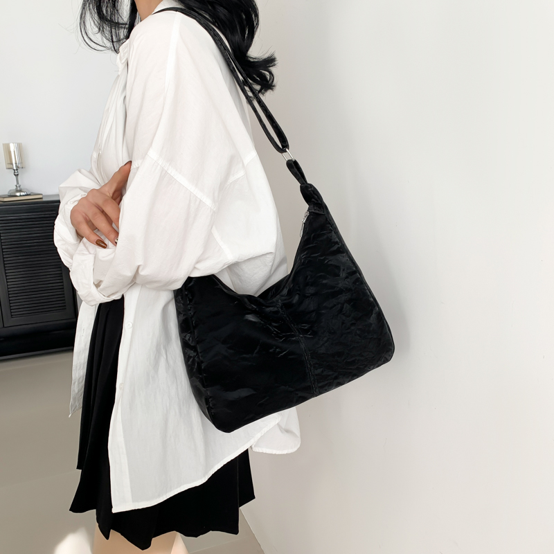 Women's Pu Leather Solid Color Vintage Style Zipper Shoulder Bag Crossbody Bag display picture 1