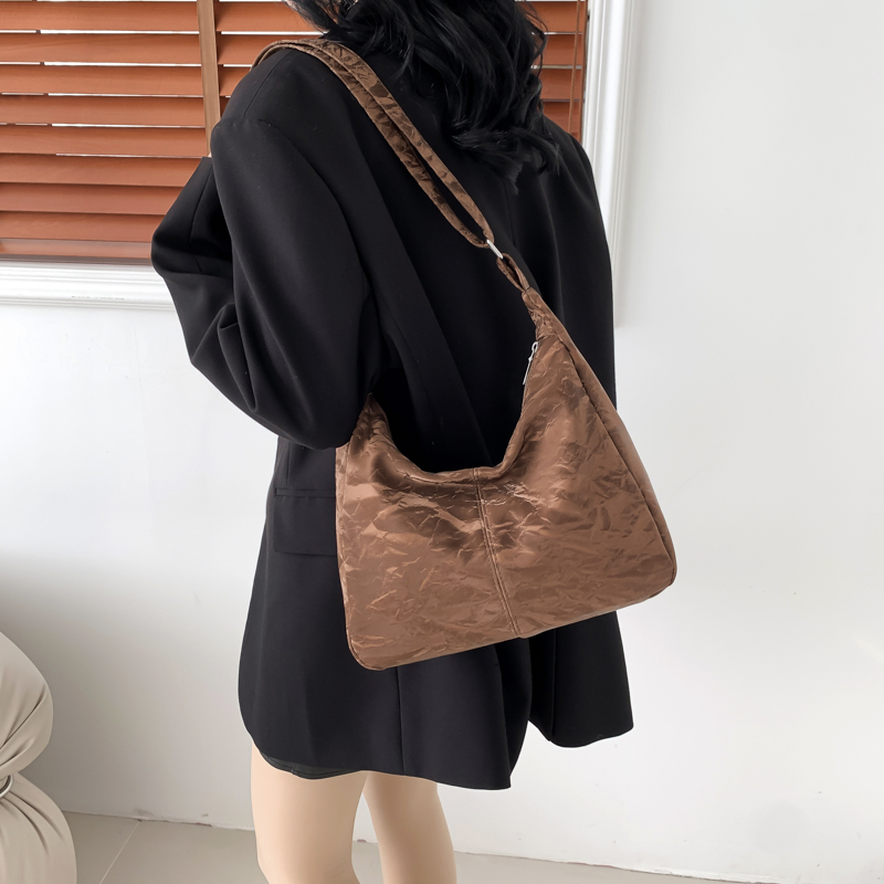Women's Pu Leather Solid Color Vintage Style Zipper Shoulder Bag Crossbody Bag display picture 5