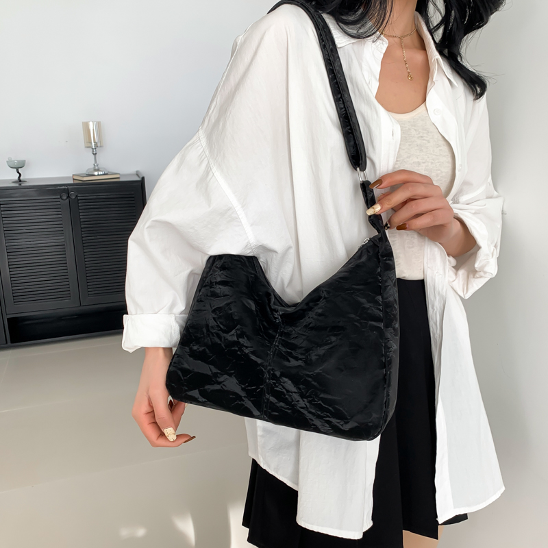 Women's Pu Leather Solid Color Vintage Style Zipper Shoulder Bag Crossbody Bag display picture 4