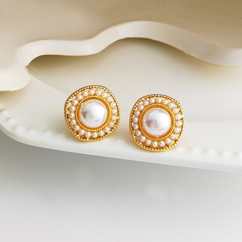 1 Pair IG Style Simple Style Round Inlay Alloy Pearl K Gold Plated Ear Studs display picture 1