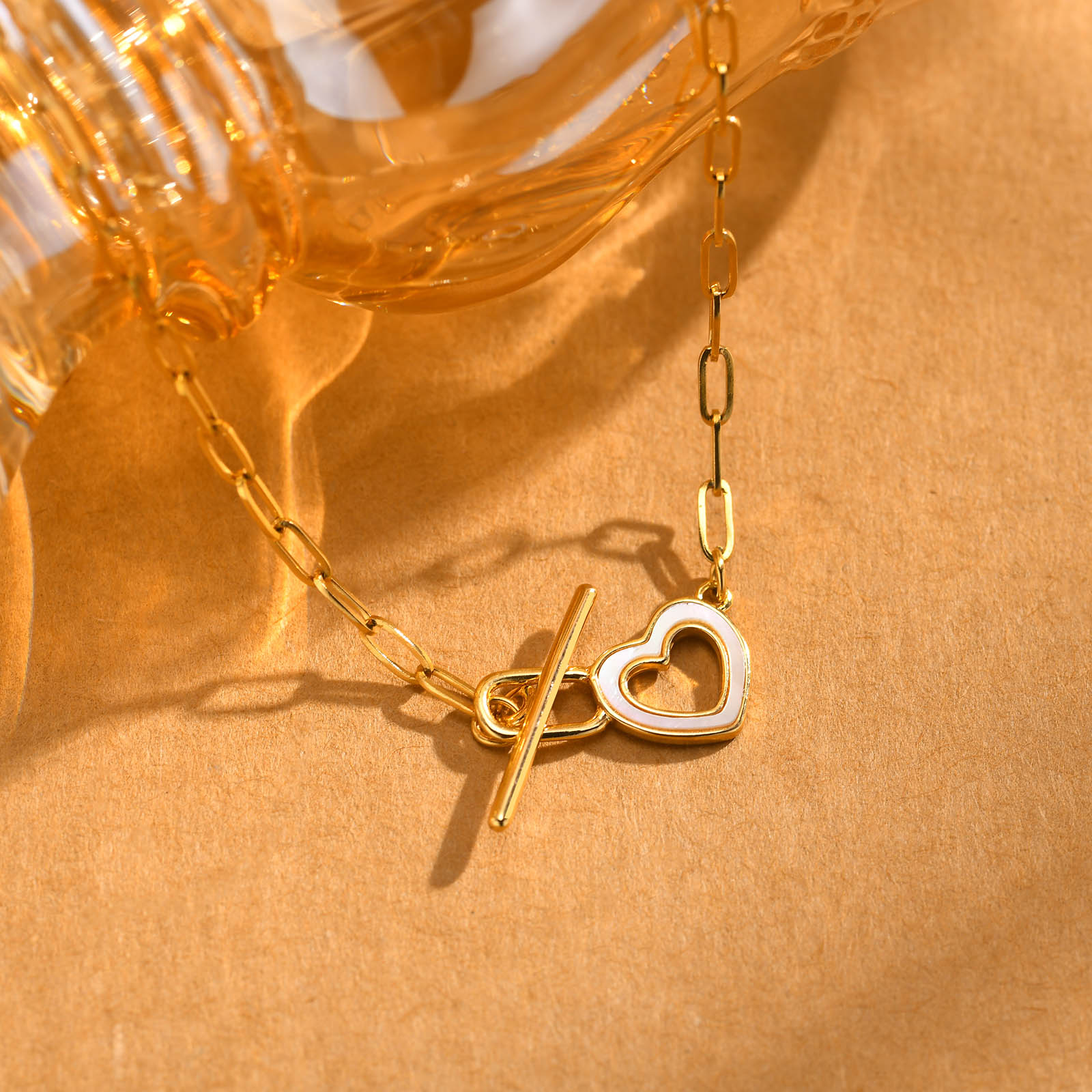 Stainless Steel IG Style Simple Style Heart Shape Toggle Hollow Out Inlay Shell Necklace display picture 2