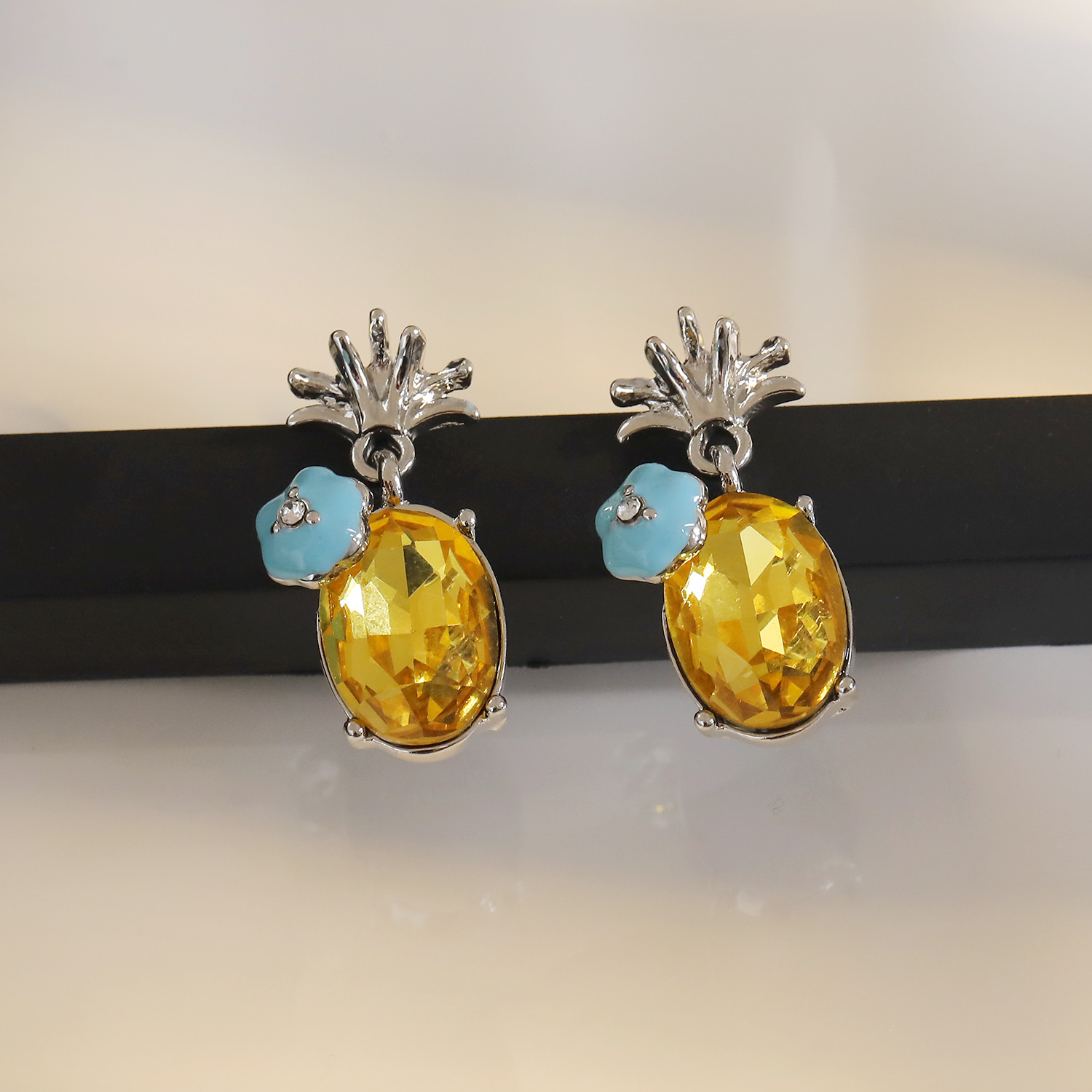 1 Pair Elegant Cute Sweet Pineapple Plating Inlay Copper Zircon 18K Gold Plated Drop Earrings display picture 2