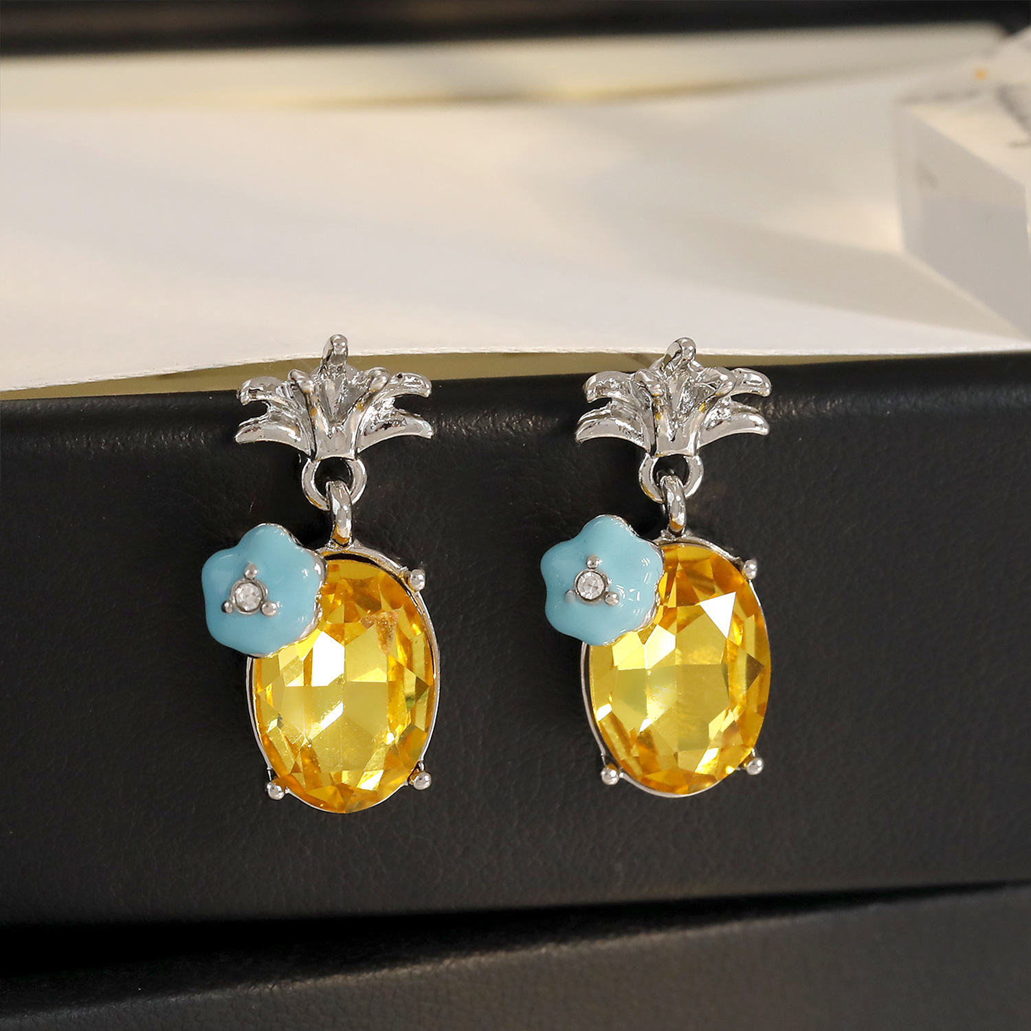 1 Pair Elegant Cute Sweet Pineapple Plating Inlay Copper Zircon 18K Gold Plated Drop Earrings display picture 3