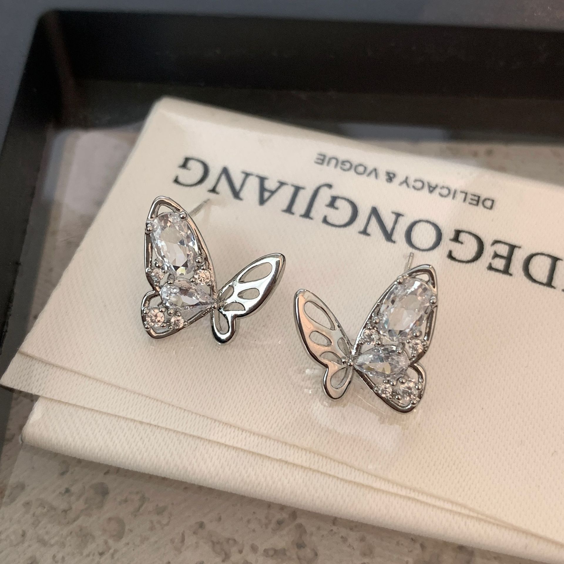 1 Pair Sweet Simple Style Butterfly Plating Inlay Copper Zircon 18K Gold Plated Ear Studs display picture 5