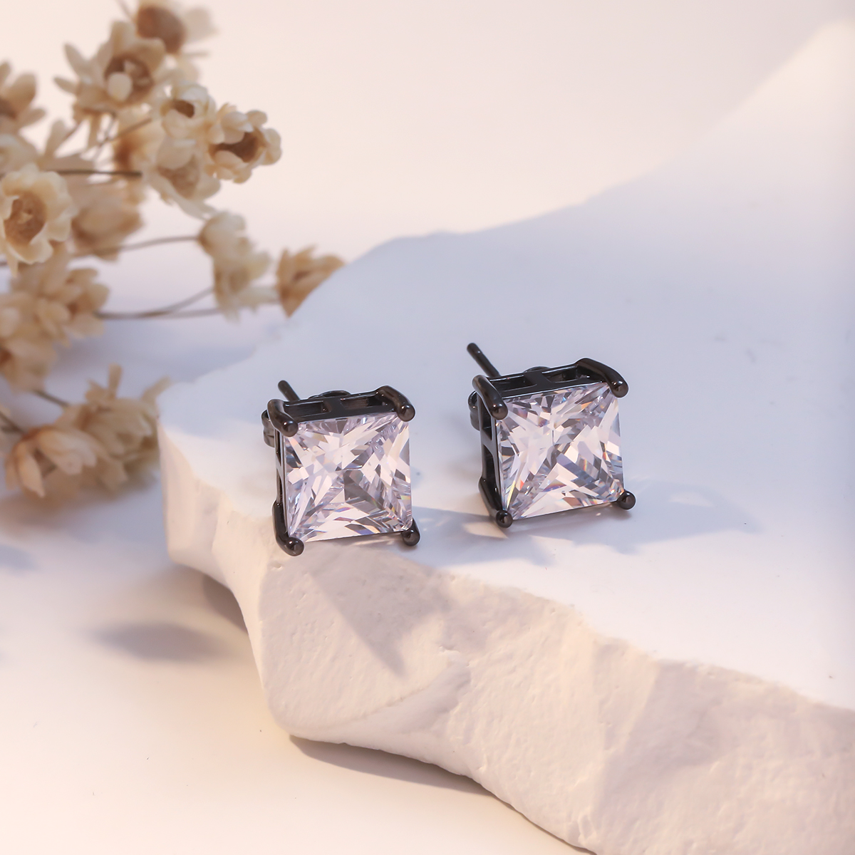 1 Pair Elegant Solid Color Square Plating Inlay Copper Zircon Ear Studs display picture 1