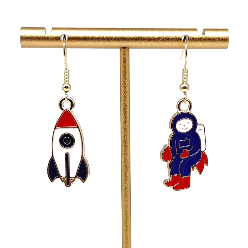 1 Pair Elegant Modern Style Astronaut Rocket Enamel Plating Alloy Gold Plated Drop Earrings display picture 3