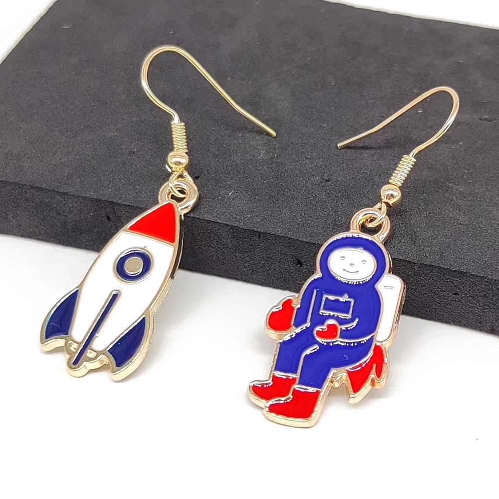 1 Pair Elegant Modern Style Astronaut Rocket Enamel Plating Alloy Gold Plated Drop Earrings display picture 8