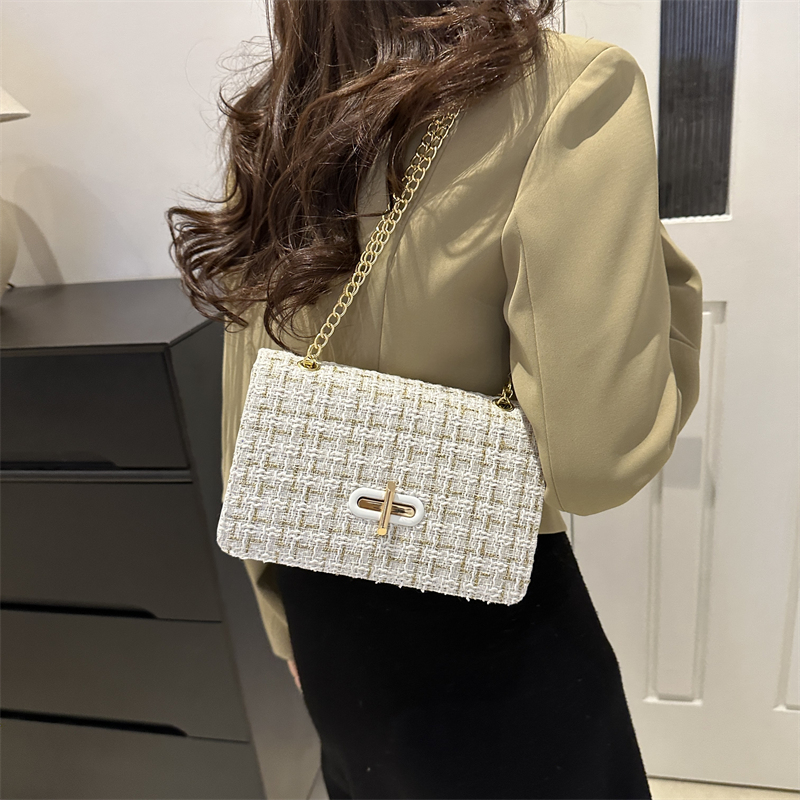 Women's Woolen Solid Color Classic Style Flip Cover Crossbody Bag display picture 9