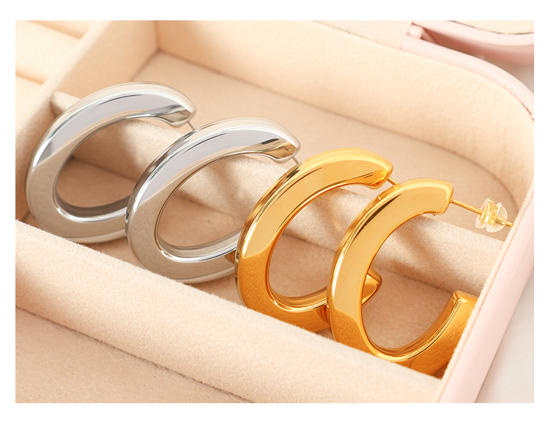1 Pair Simple Style C Shape Oval Plating Titanium Steel 18K Gold Plated Ear Studs display picture 2