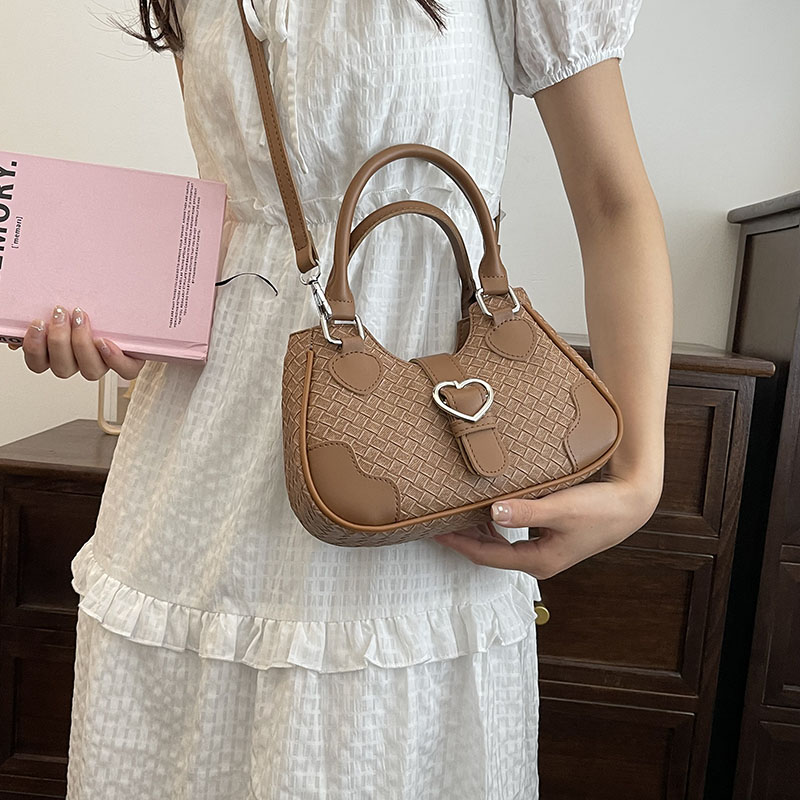 Women's Pu Leather Solid Color Classic Style Sewing Thread Square Zipper Handbag display picture 19