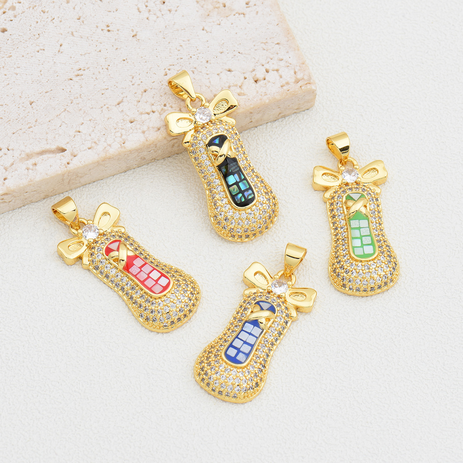 1 Piece 13*28mm Copper Shell Zircon 18K Gold Plated Shoe Polished Pendant display picture 1