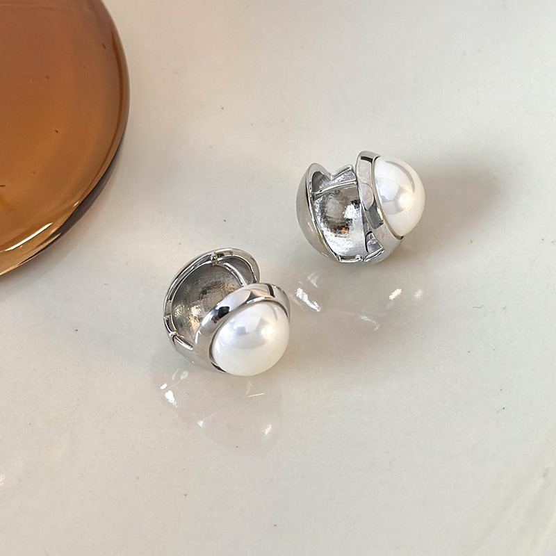 1 Pair Casual Business Simple Style Solid Color Plating Inlay Copper Artificial Pearls White Gold Plated Gold Plated Ear Cuffs display picture 11