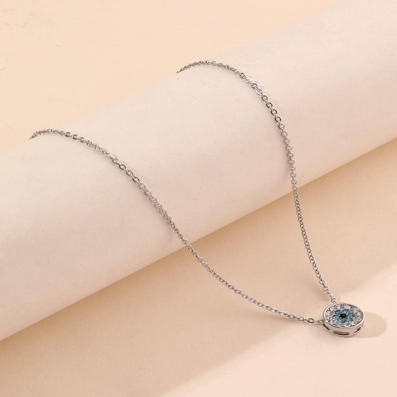 Simple Style Round Tree Alloy Hollow Out Inlay Zircon Silver Plated Women's Pendant Necklace display picture 1