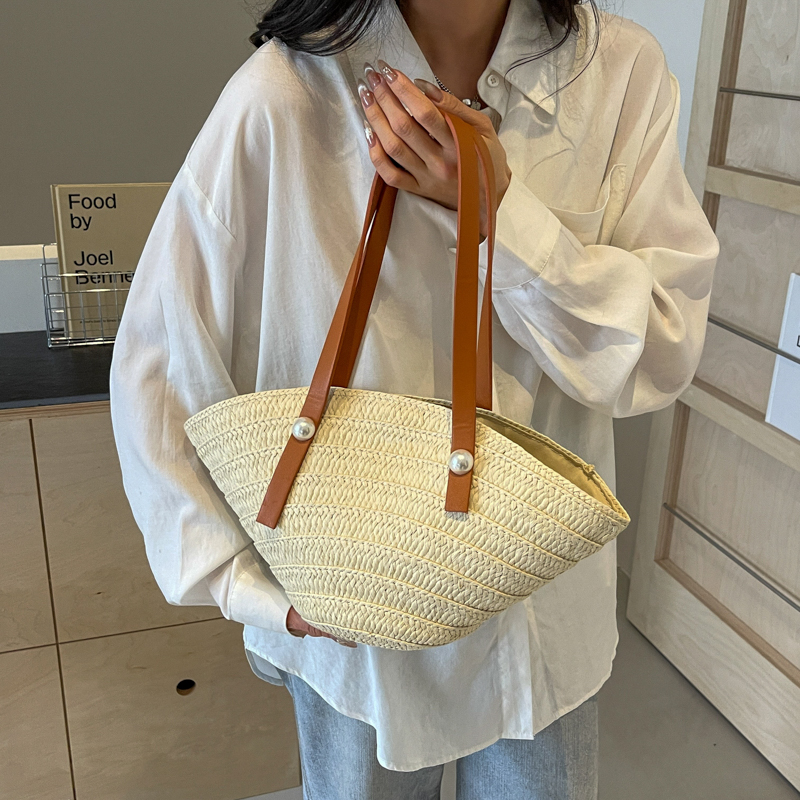 Women's Straw Solid Color Vacation Beach Sewing Thread Zipper Underarm Bag display picture 2