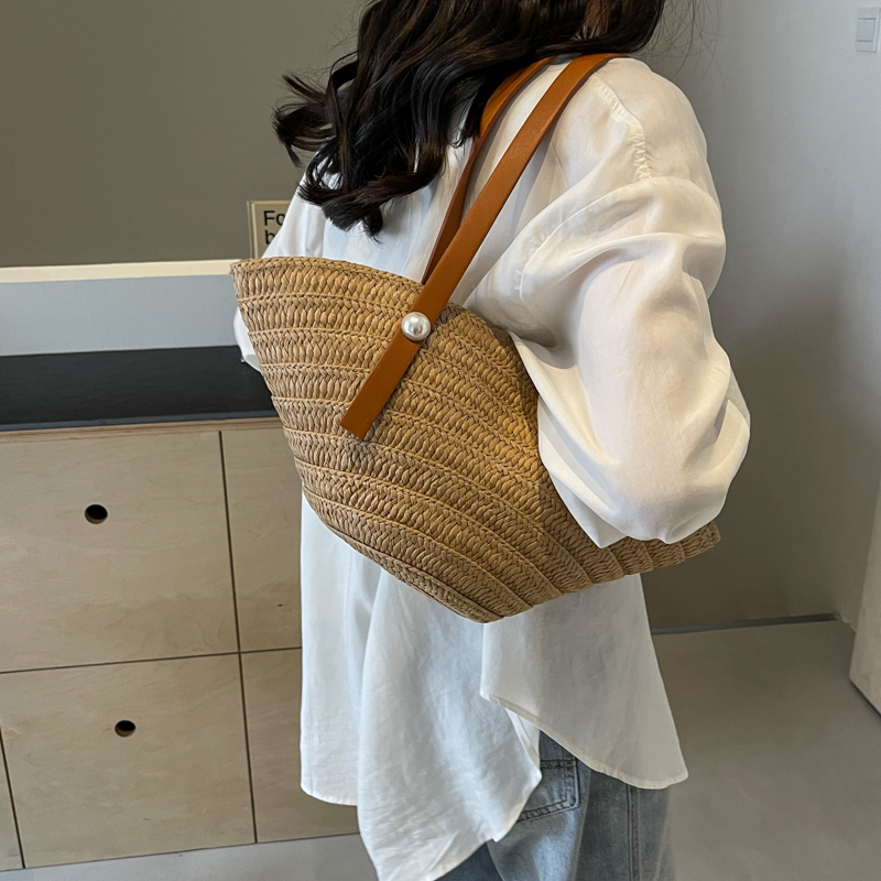 Women's Straw Solid Color Vacation Beach Sewing Thread Zipper Underarm Bag display picture 3