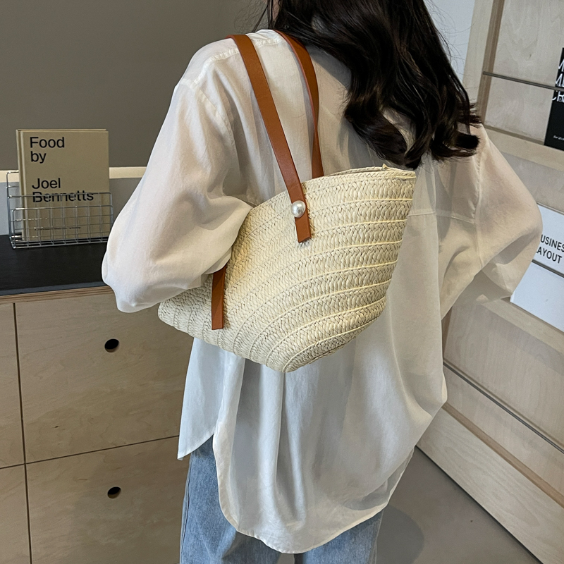 Women's Straw Solid Color Vacation Beach Sewing Thread Zipper Underarm Bag display picture 14