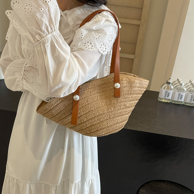 Women's Straw Solid Color Vacation Beach Sewing Thread Zipper Underarm Bag display picture 7