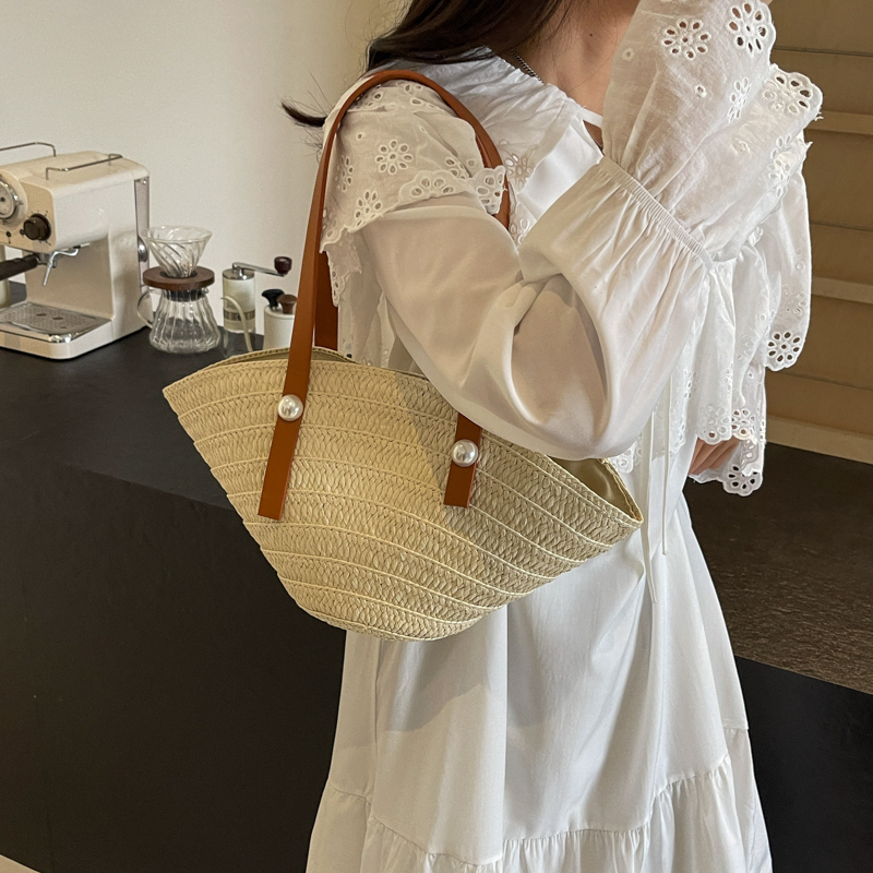 Women's Straw Solid Color Vacation Beach Sewing Thread Zipper Underarm Bag display picture 9