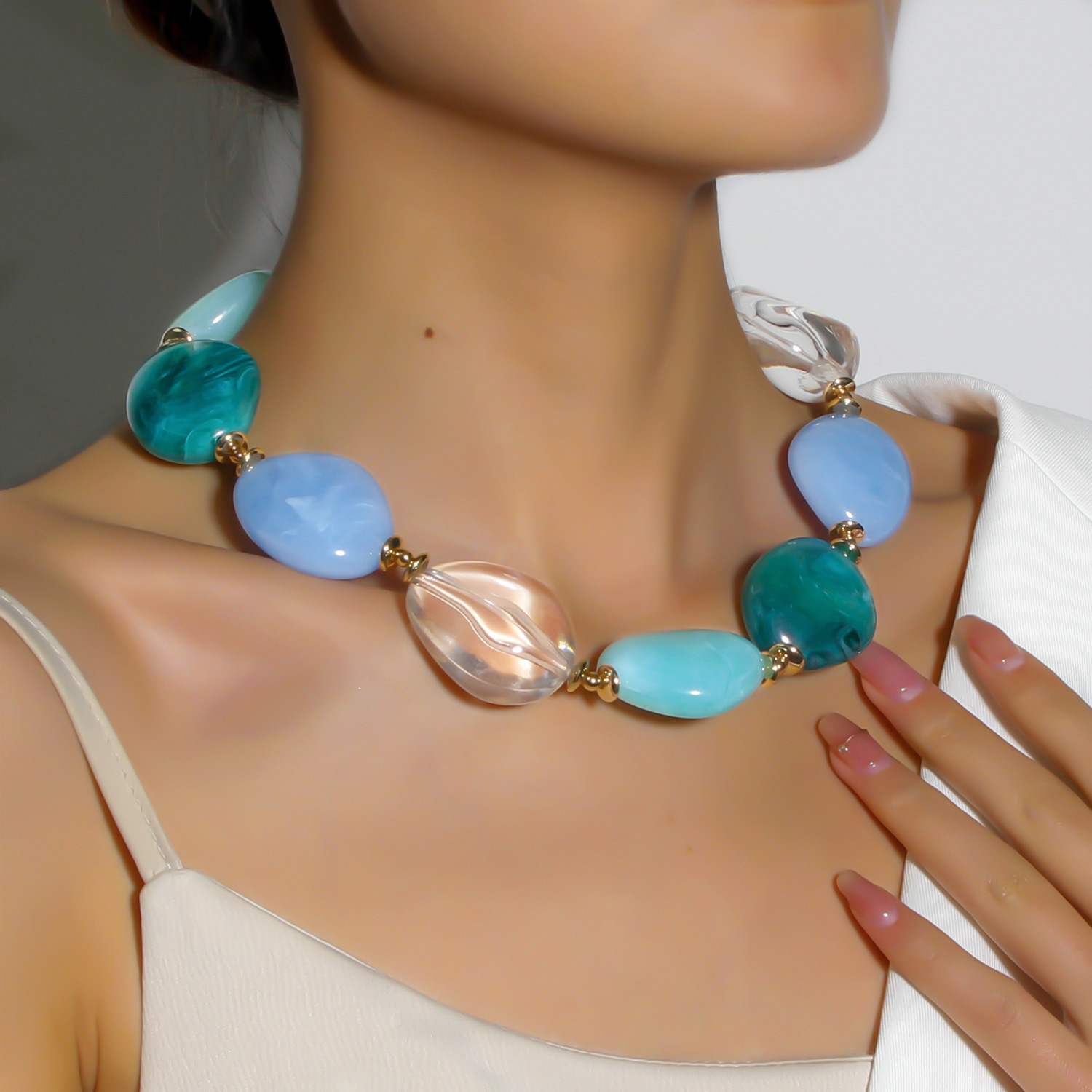 Elegant Retro Color Block Plastic Beaded Women's Necklace display picture 2